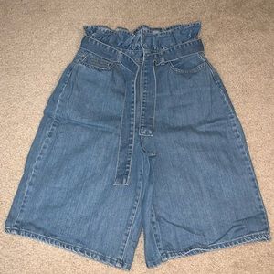 Paper bag Bermuda shorts